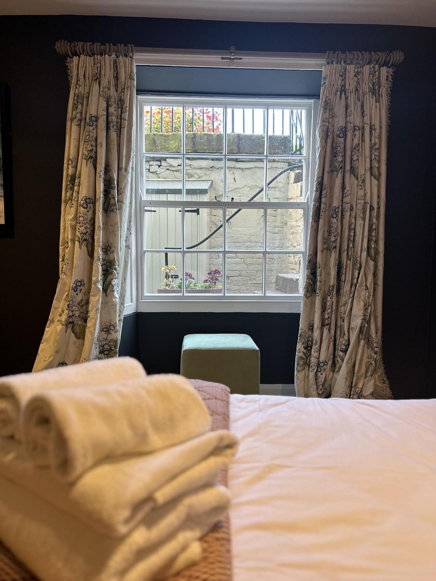 Unique Clifton Apartment On Historic Crescent ブリストル エクステリア 写真